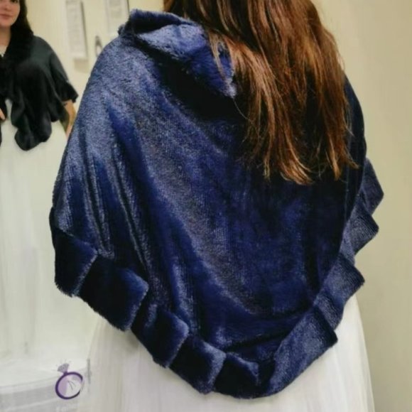 Faux fur shawls - Picture 5 of 8